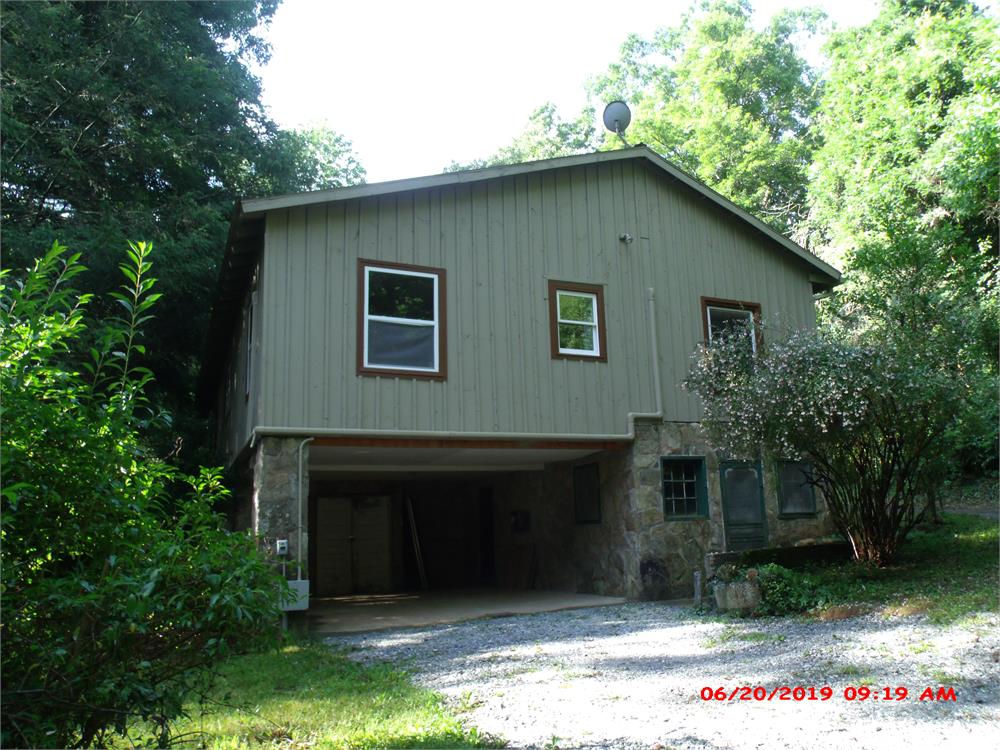 181 Barnyard Ln, Clayton, GA 30525