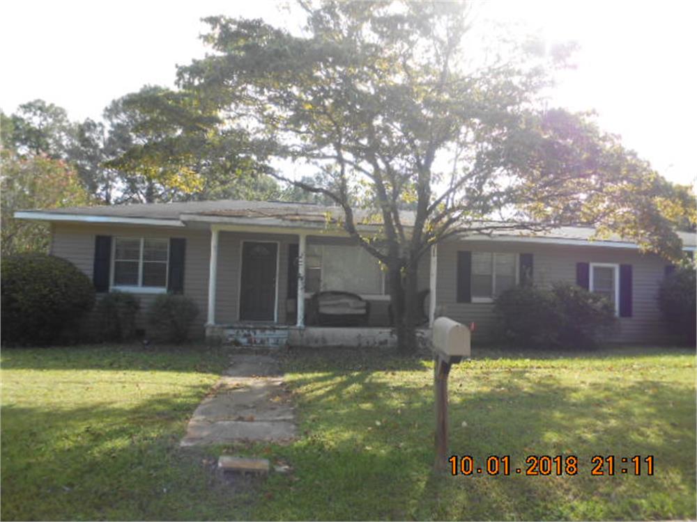 1906 Buchannon St, Waycross, GA 31501-7400