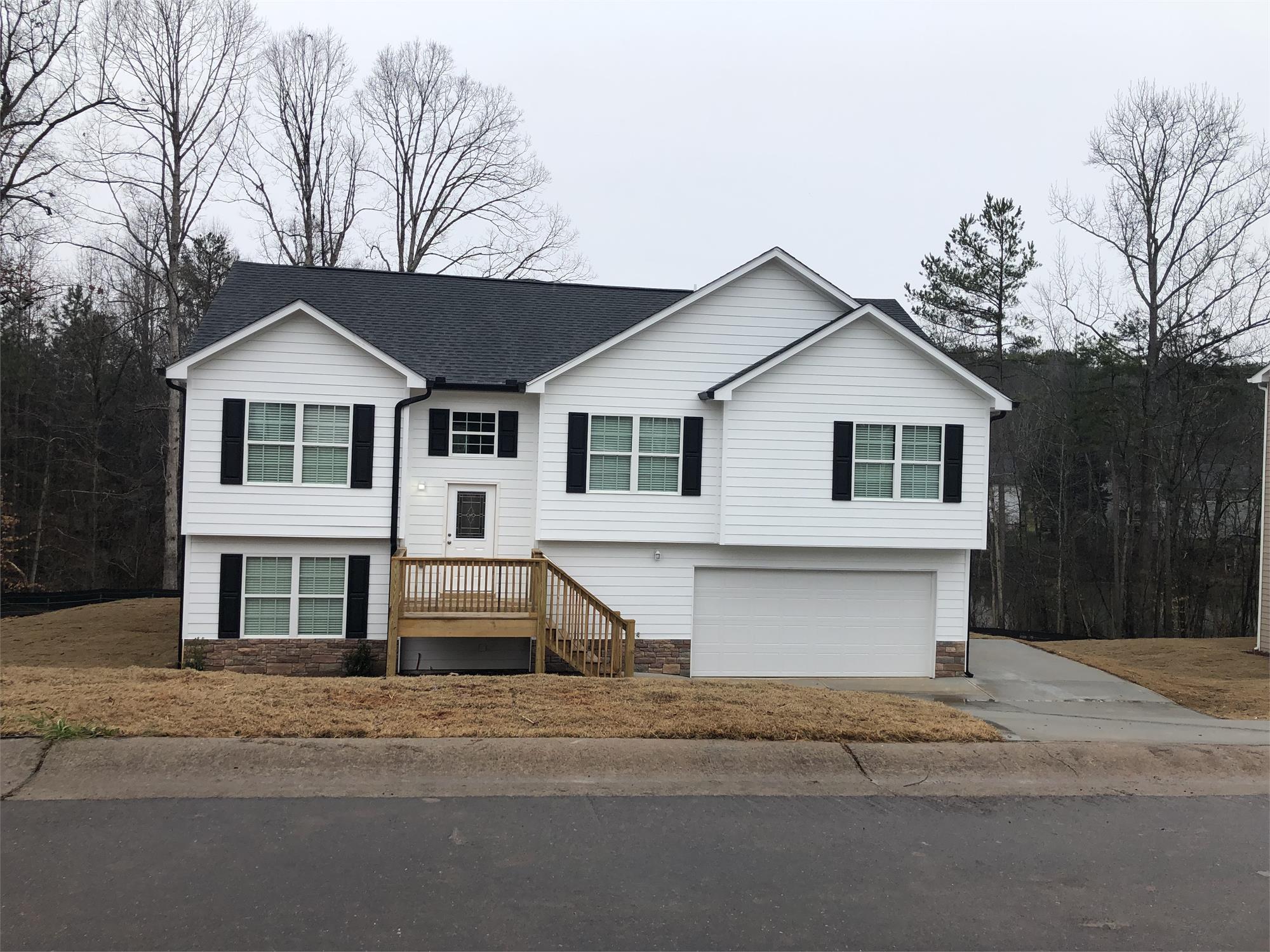 594 Bishop Ct, Commerce, GA 30529-7749