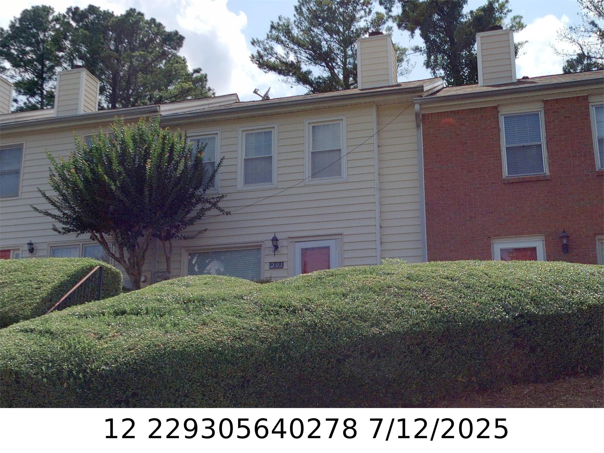 201 High Creek Dr, Roswell, GA 30076-2068