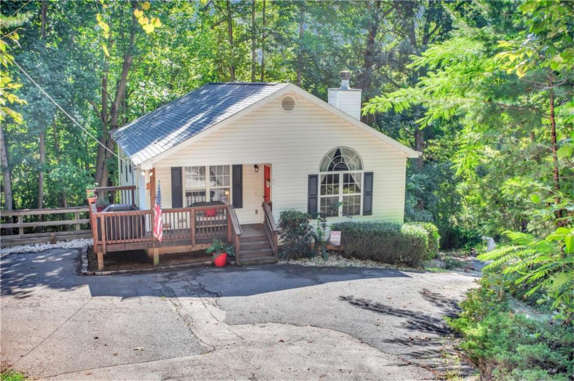 5674 Lakeview Ct, Gainesville, GA 30506-6517