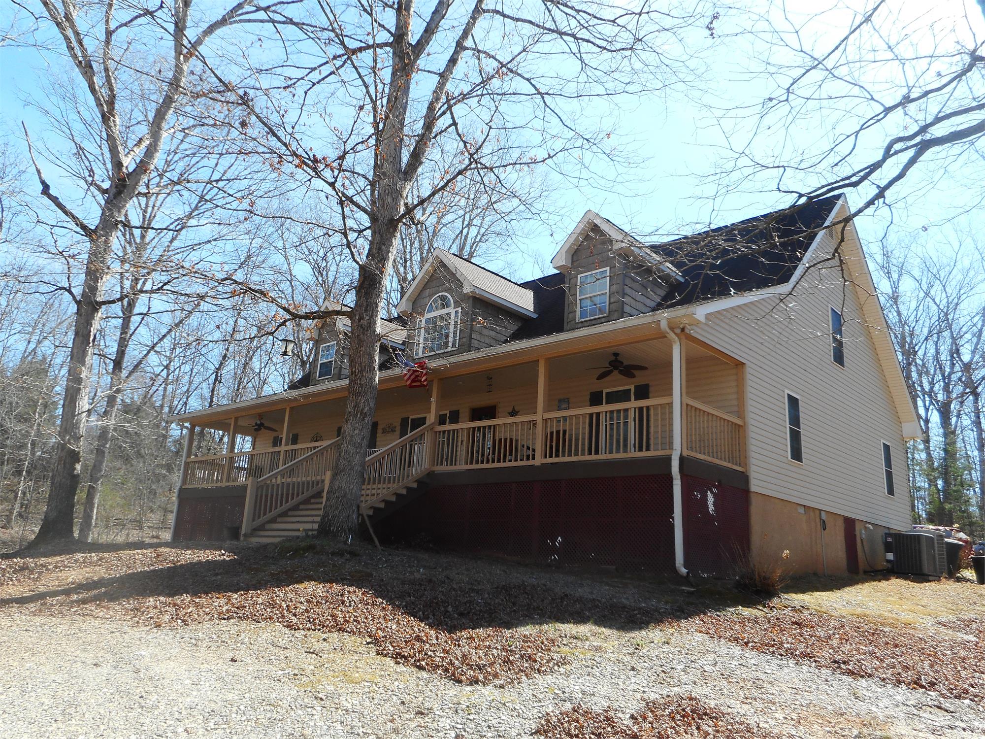 600 Smith Fork Dr, Demorest, GA 30535-2356