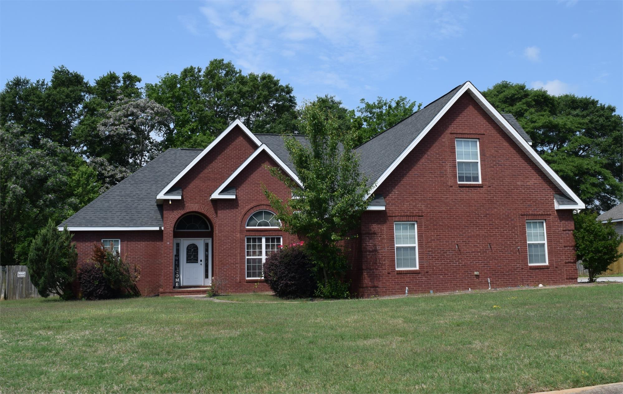 135 Dora Ln, Byron, GA 31008-3822