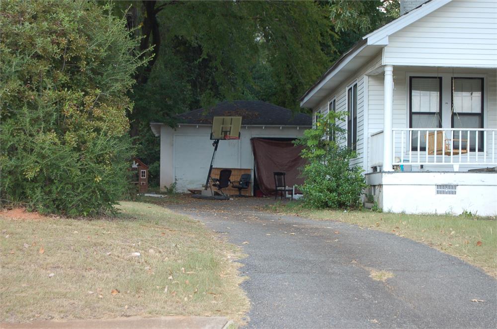 1303 Houston Lake Dr, Perry, GA 31069-3528