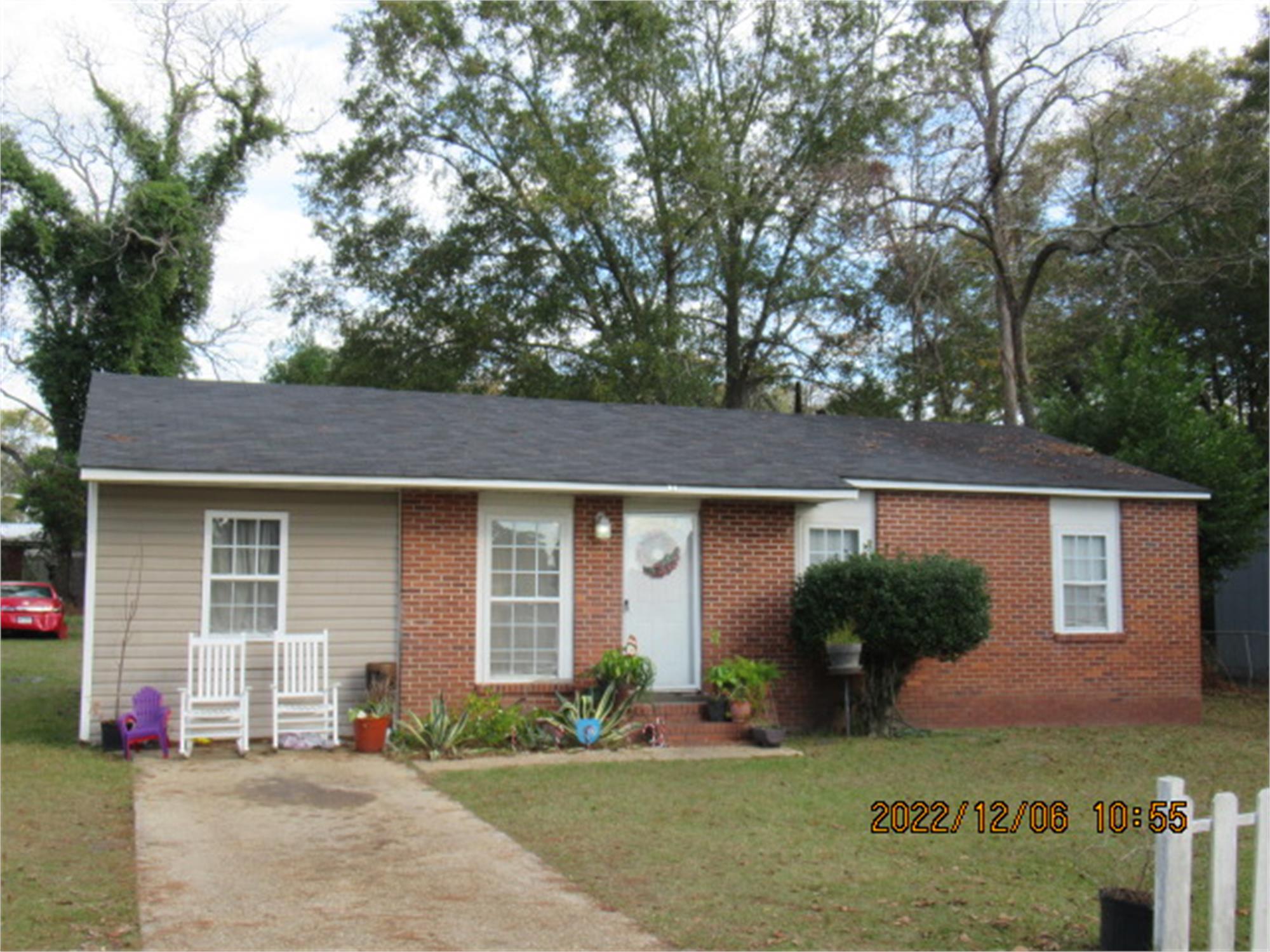 64 Henry St, Camilla, GA 31730-1316