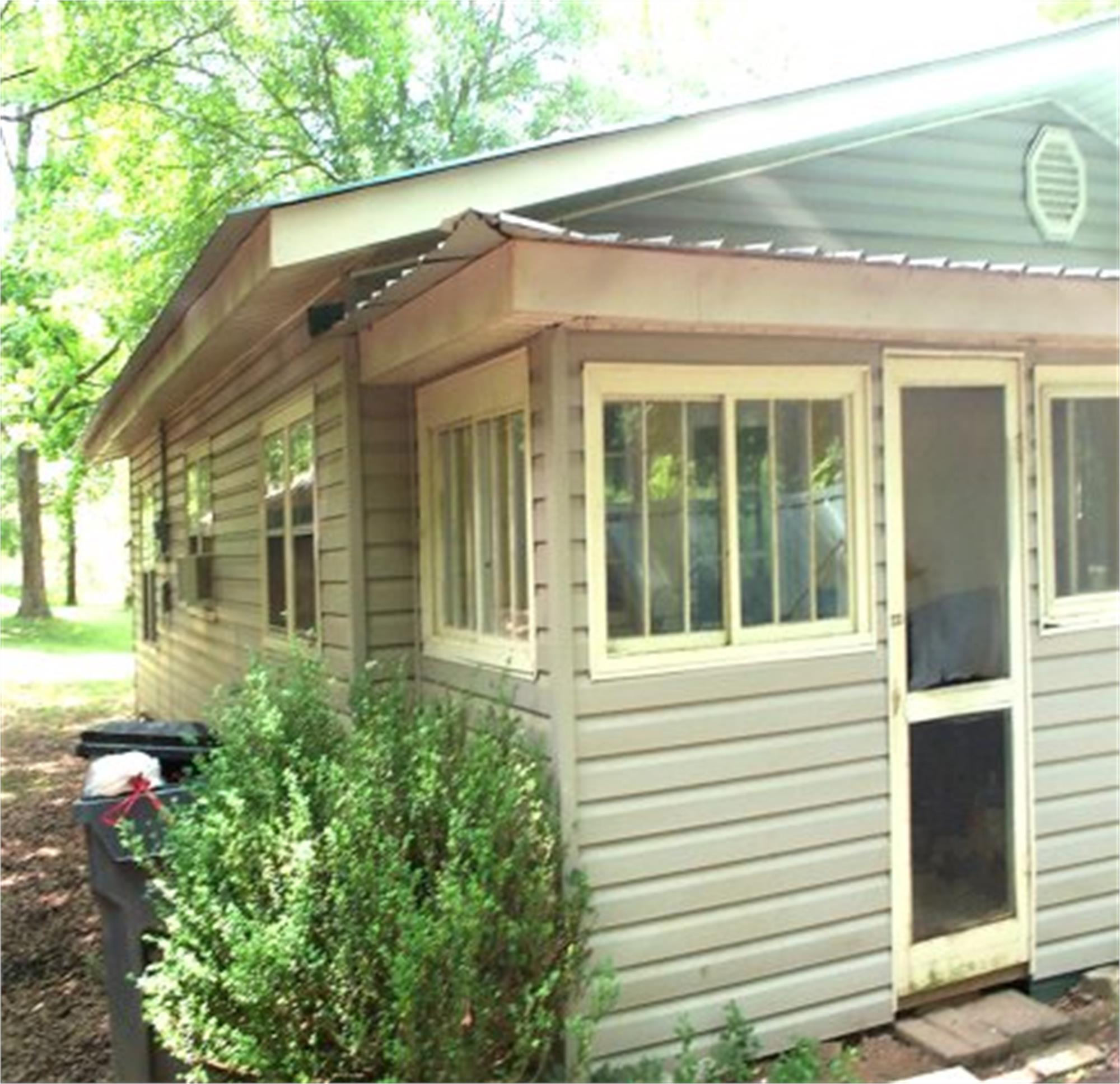 56 Claude Parks Rd, Murrayville, GA 30564-2342