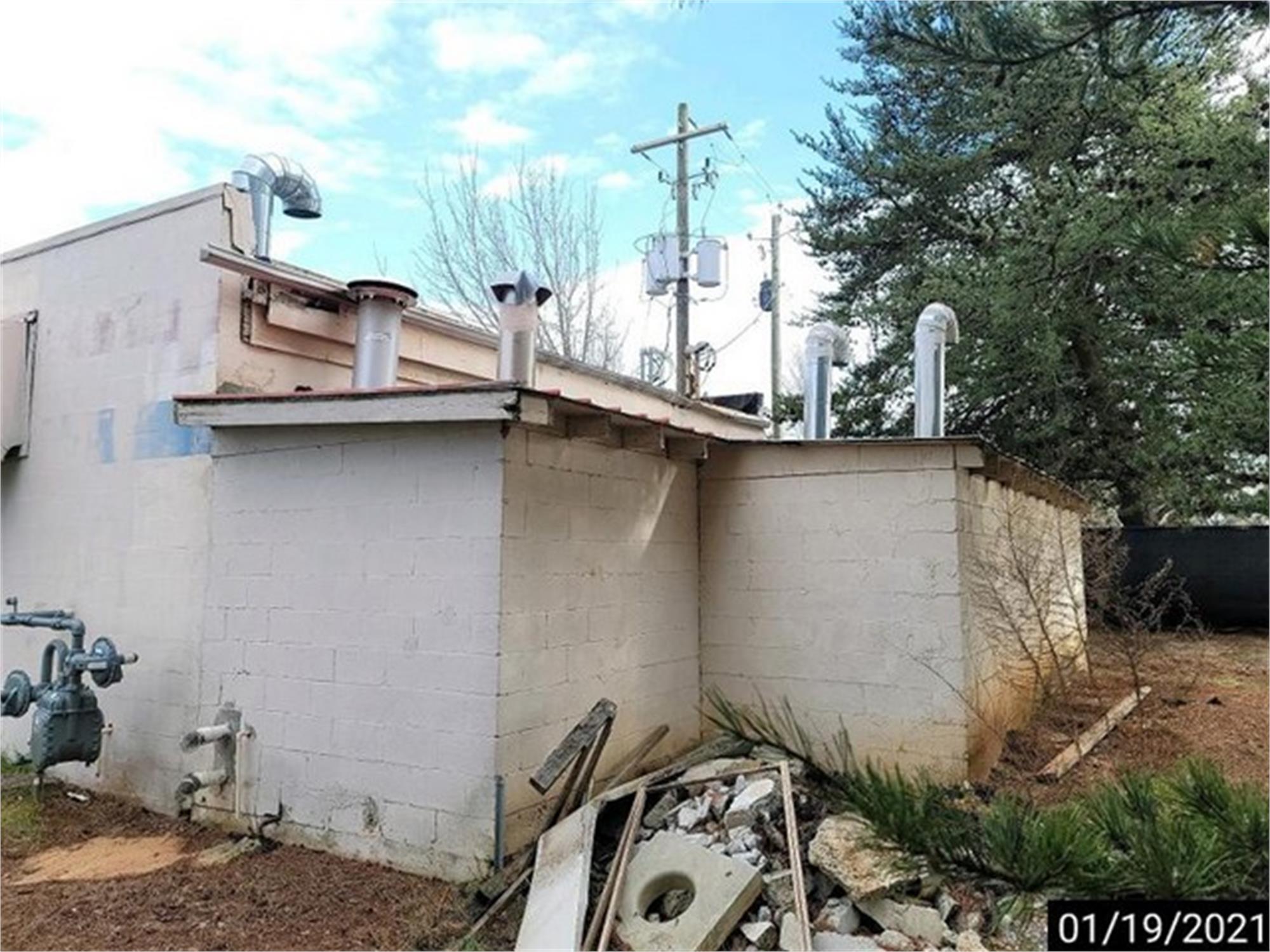285 Pine St Nw, Lilburn, GA 30047-5003