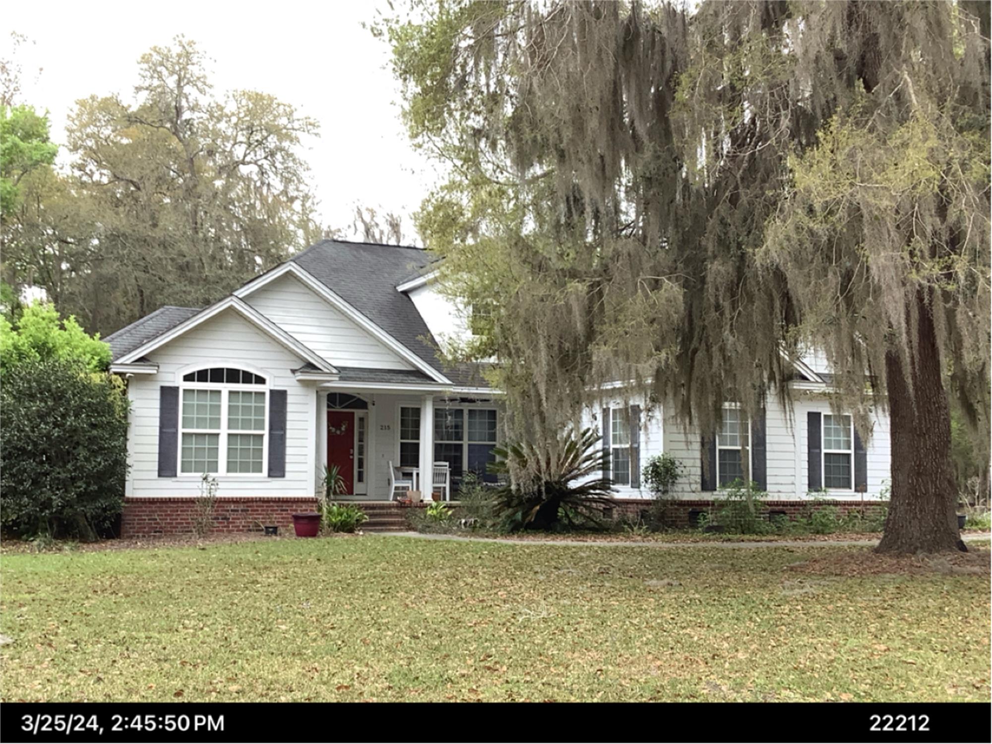 215 Creekside Dr, Waverly, GA 31565-2575