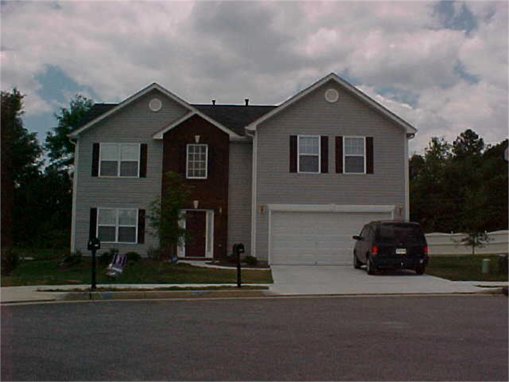 863 Langley View Ct, Loganville, GA 30052-8710