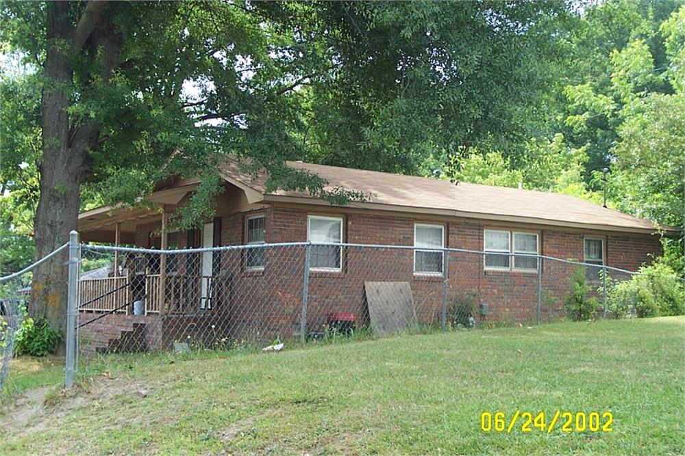 44 Bell St, Toccoa, GA 30577-3493