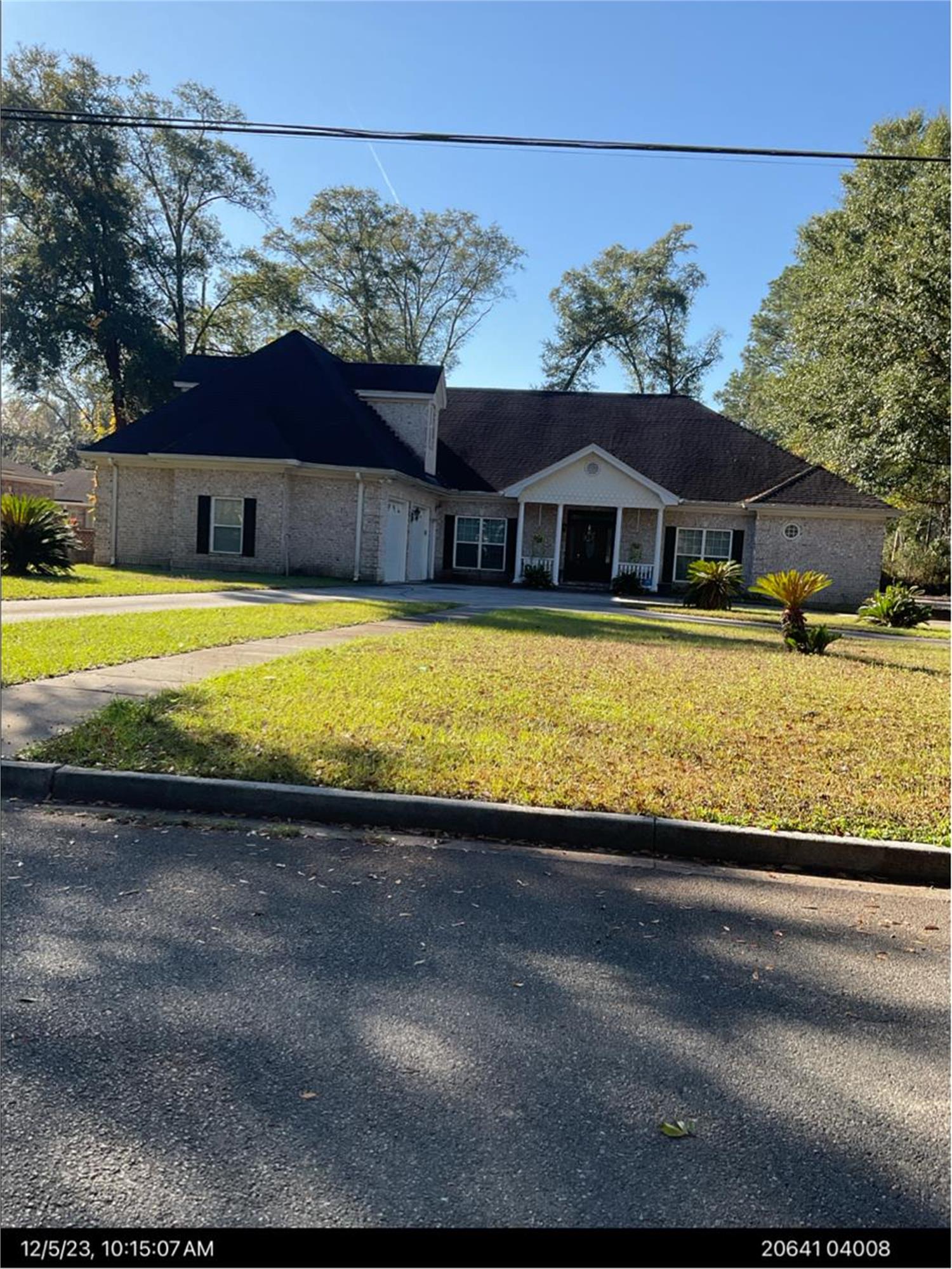 1611 Pendleton St, Savannah, GA 31405-3749