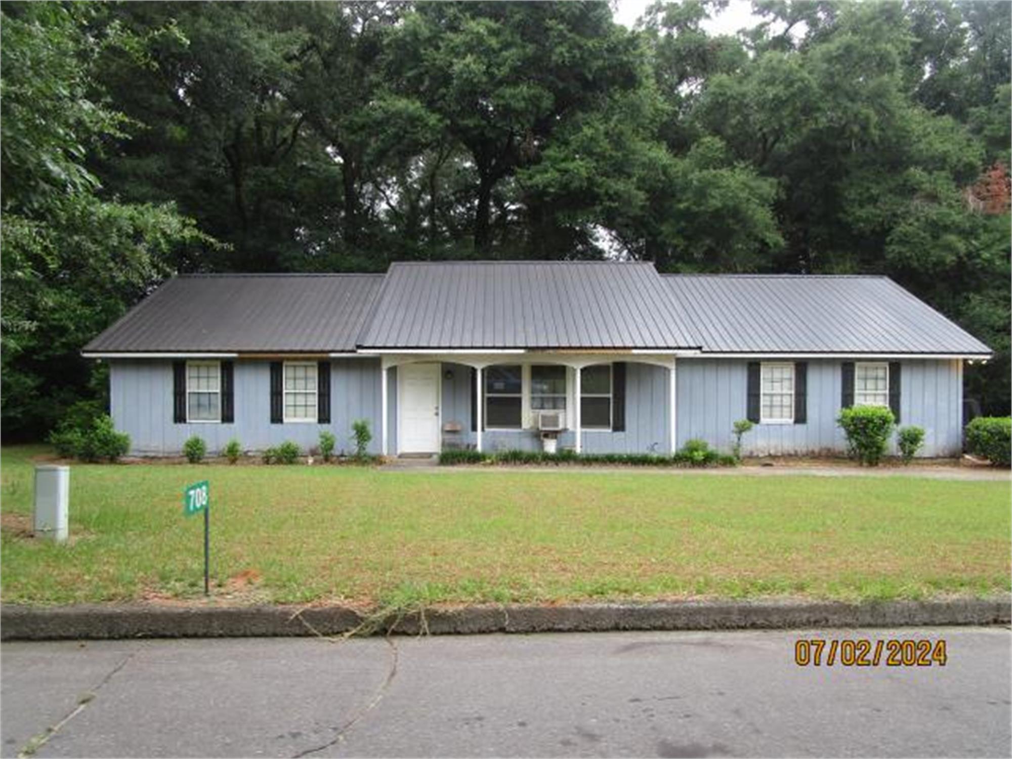 708 Christopher Dr, Montezuma, GA 31063-1055