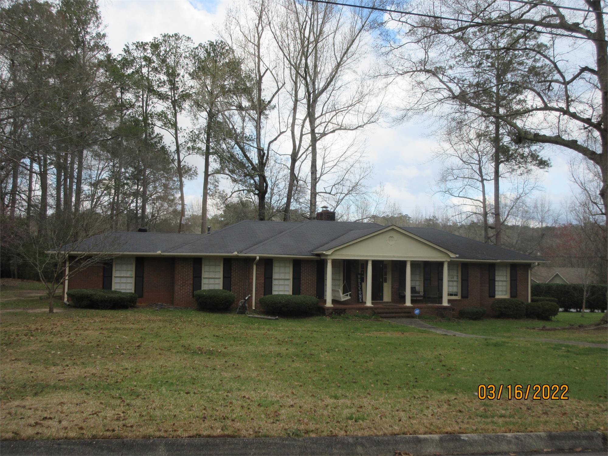 661 Laura Dr, Griffin, GA 30224-5315