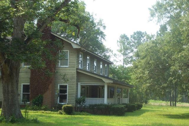 1454 Oak Landing Rd, Jesup, GA 31546-1516
