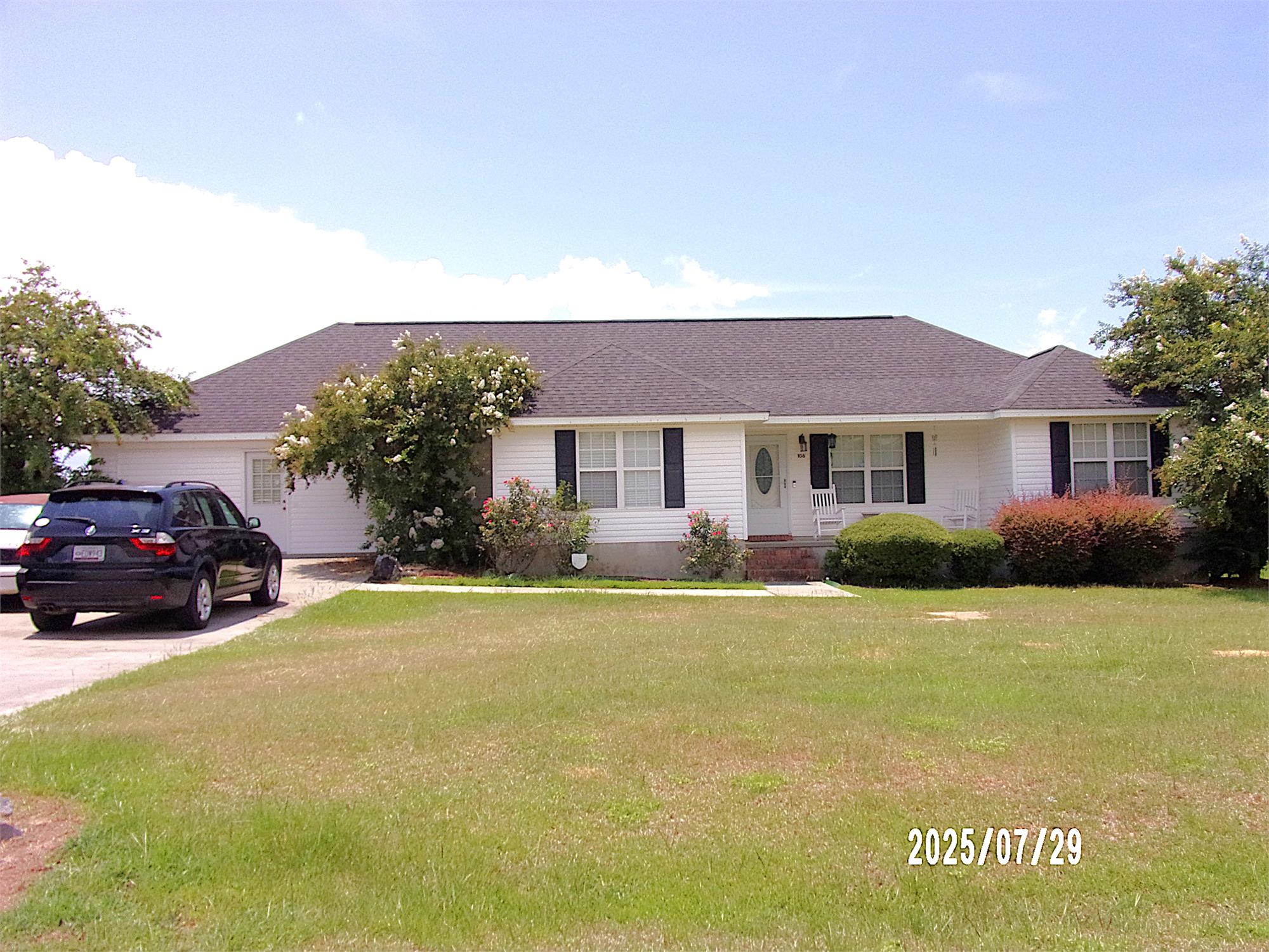 106 Arnold Dr, Fitzgerald, GA 31750-8859