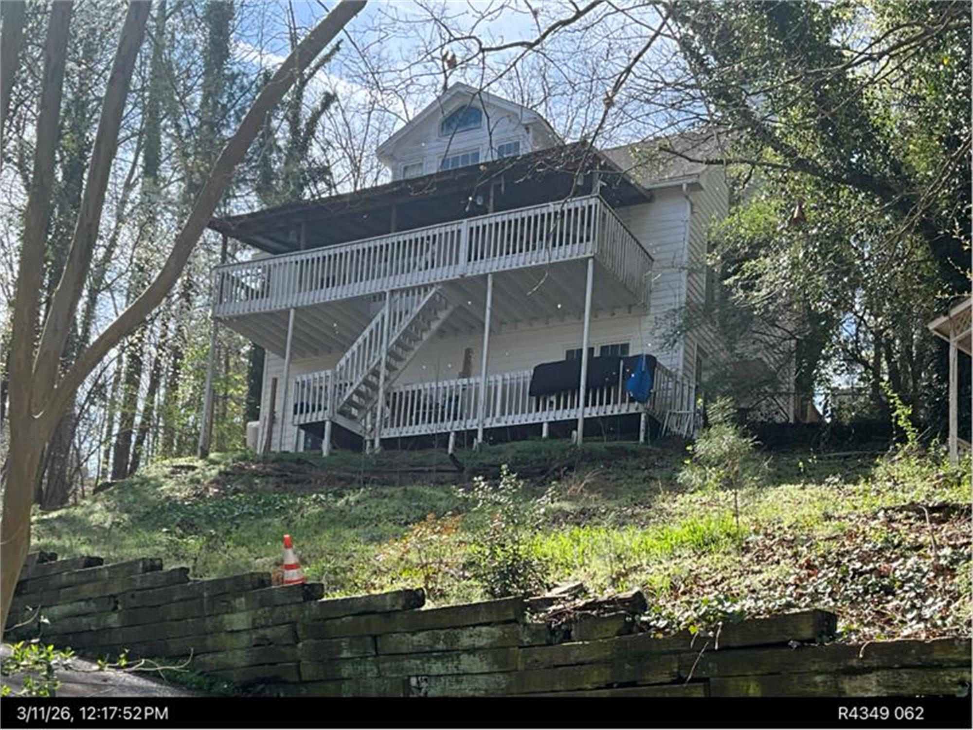 8483 Lake Dr Sw, Snellville, GA 30039-6561