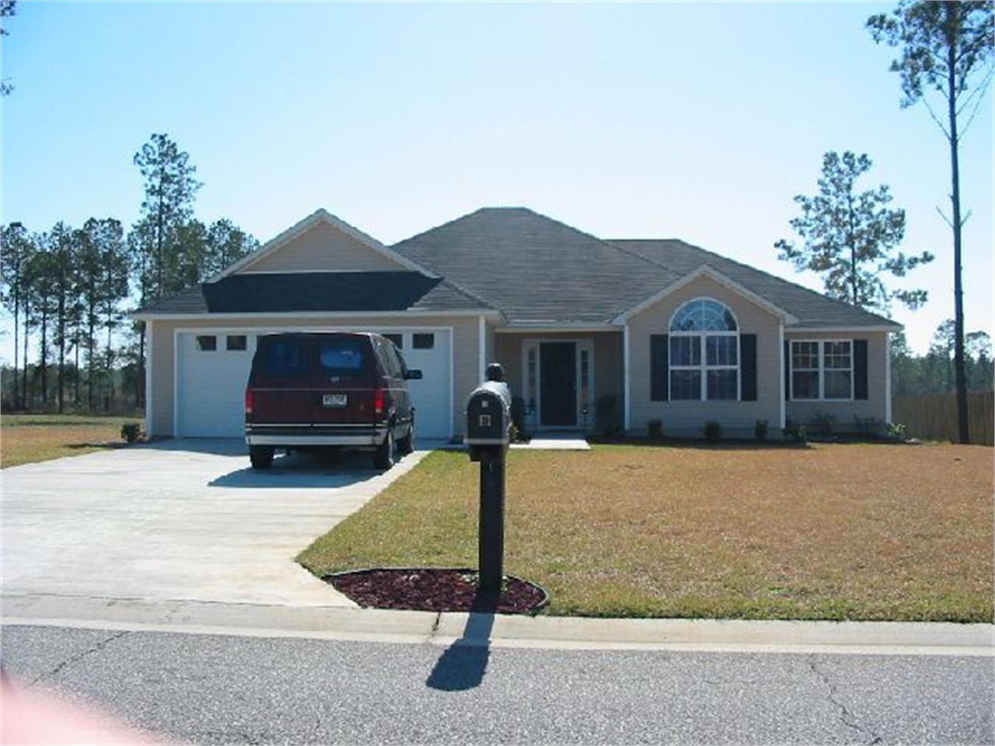 5879 Barkley Ln, Hahira, GA 31632-3026