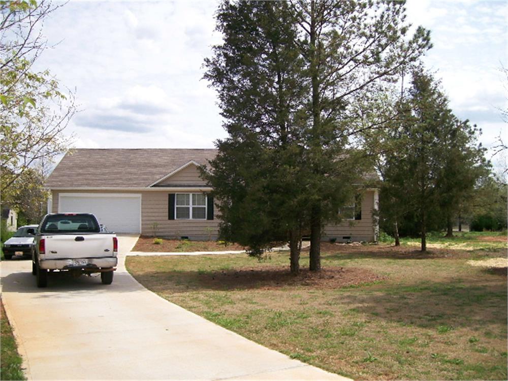 90 Shannons Ln, Comer, GA 30629-2947