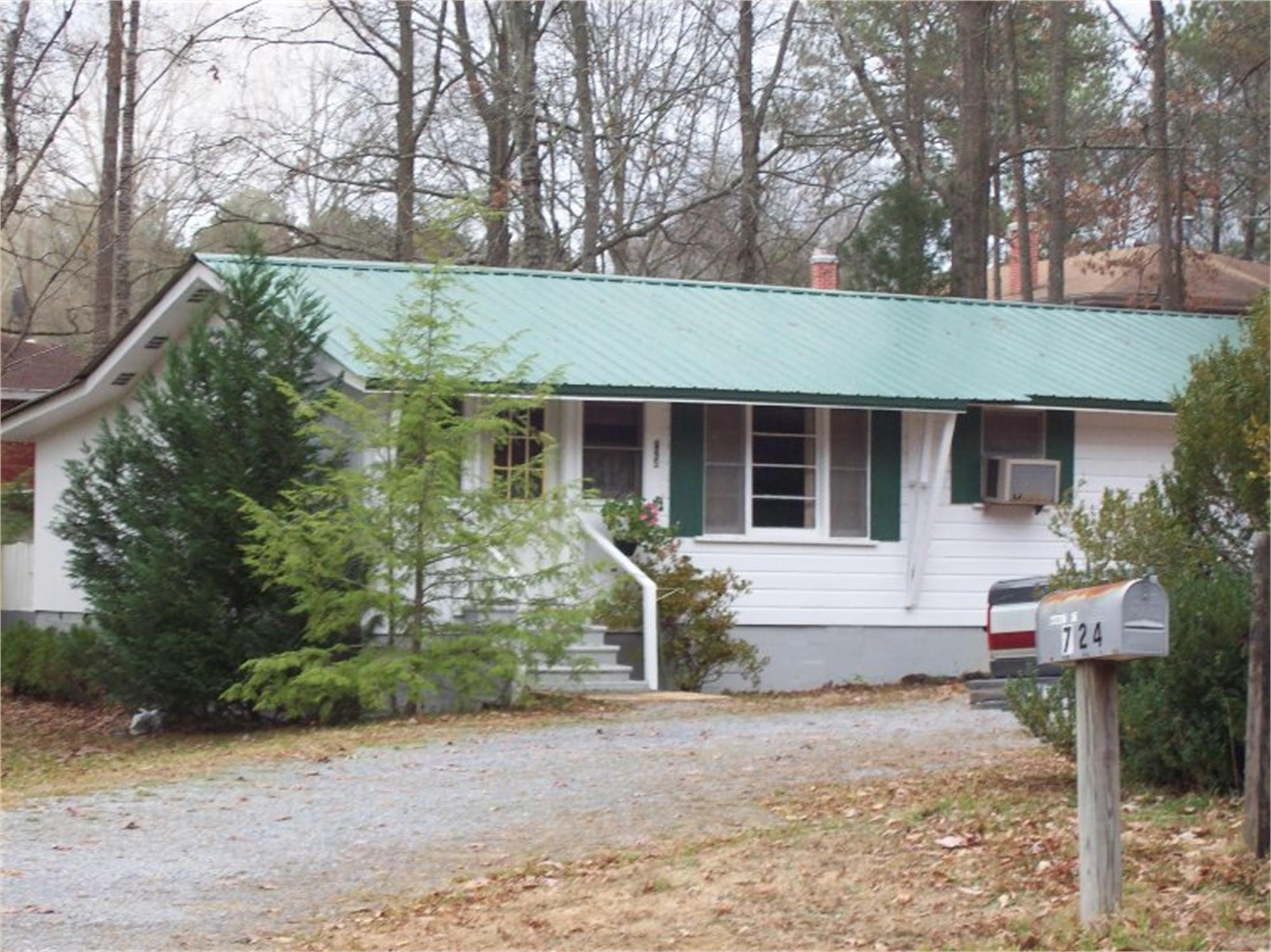 724 W Market St, Chatsworth, GA 30705-2725