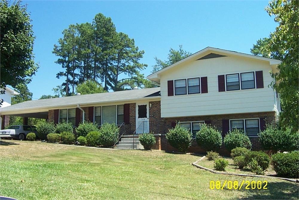 72 Crestlawn Dr, Toccoa, GA 30577-3173