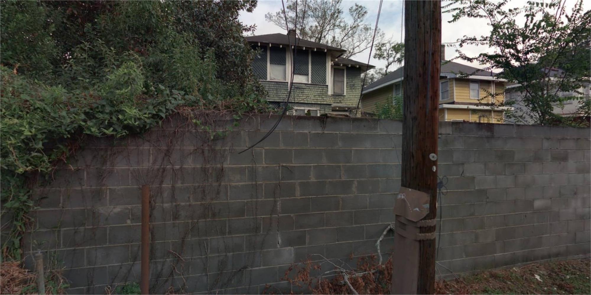 209 W 37th St, Savannah, GA 31401-8506