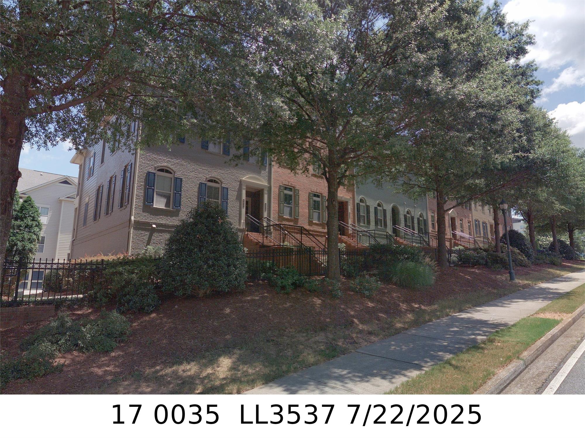 6452 Chariot St, Atlanta, GA 30328-4298