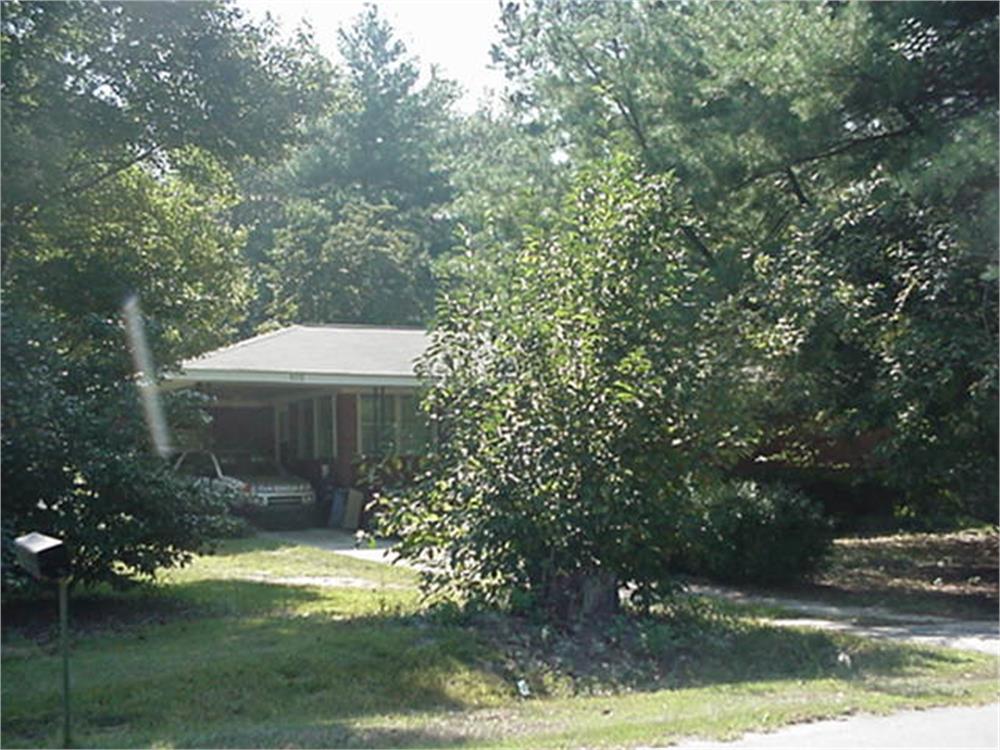 105 Dogwood Ln, Byron, GA 31008-7241