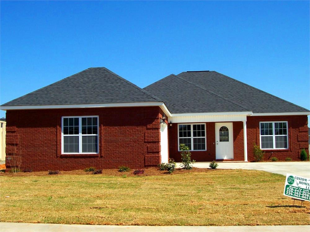 311 Manchester Ln, Byron, GA 31008-3835