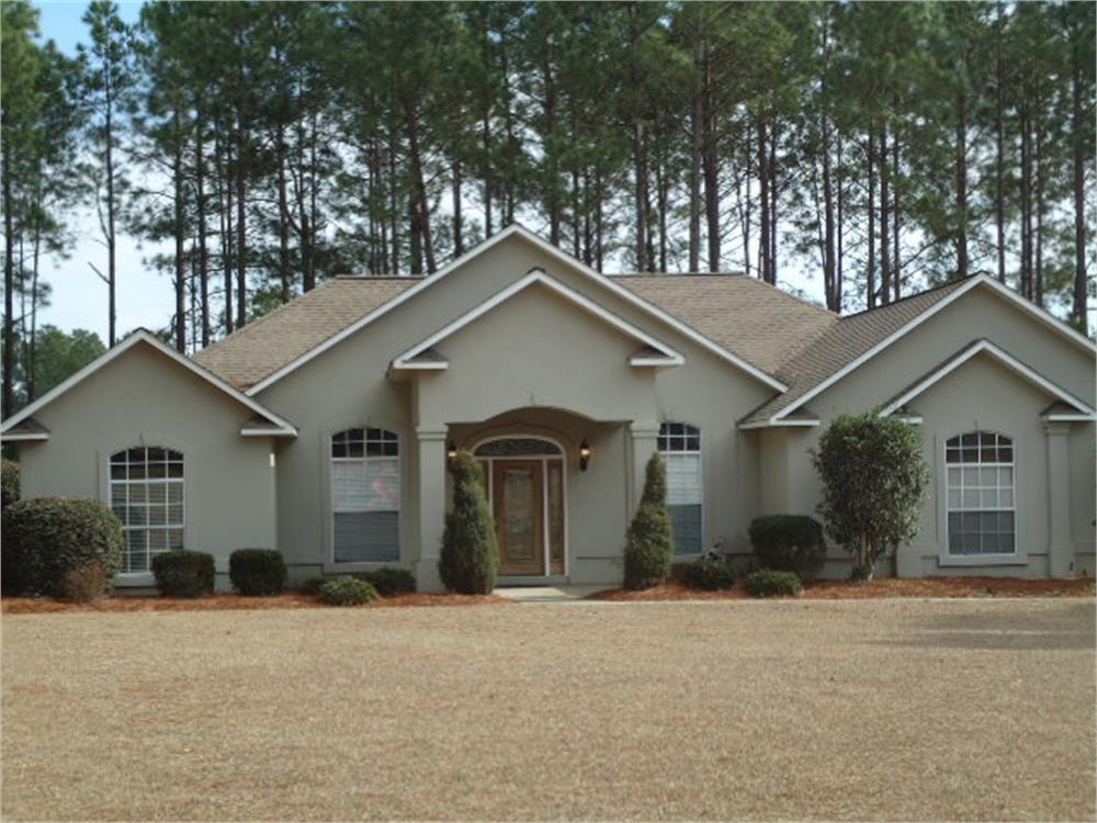 141 Dogwood Dr, Eastman, GA 31023-2013