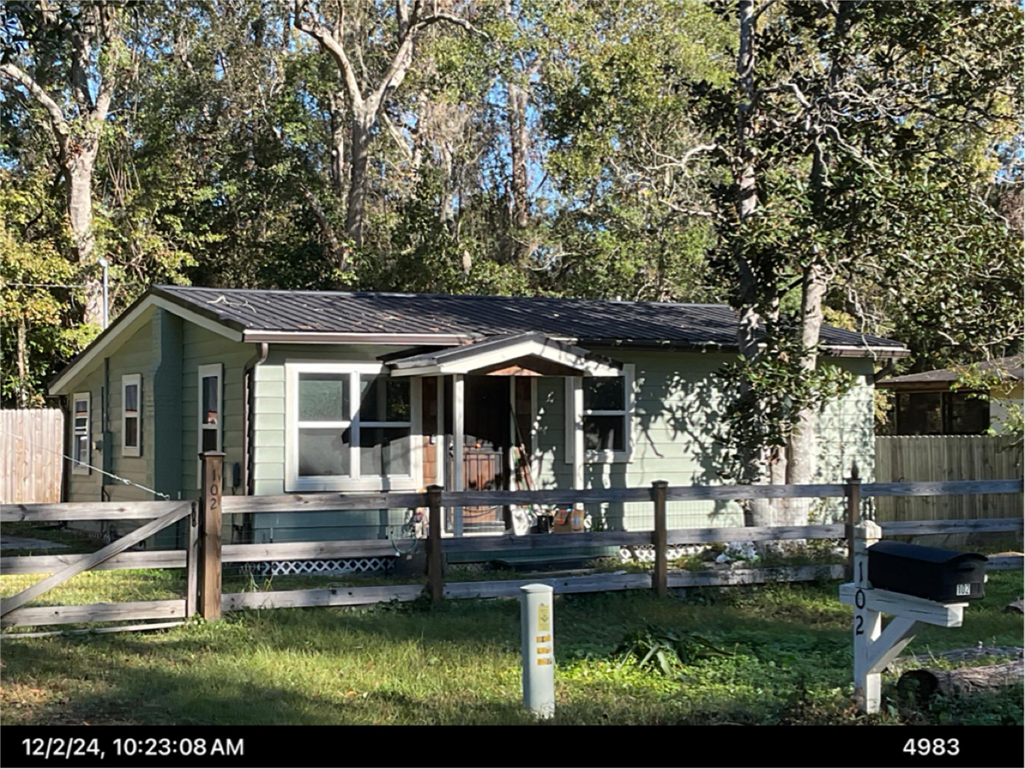 102 E 15th St, Woodbine, GA 31569-3590