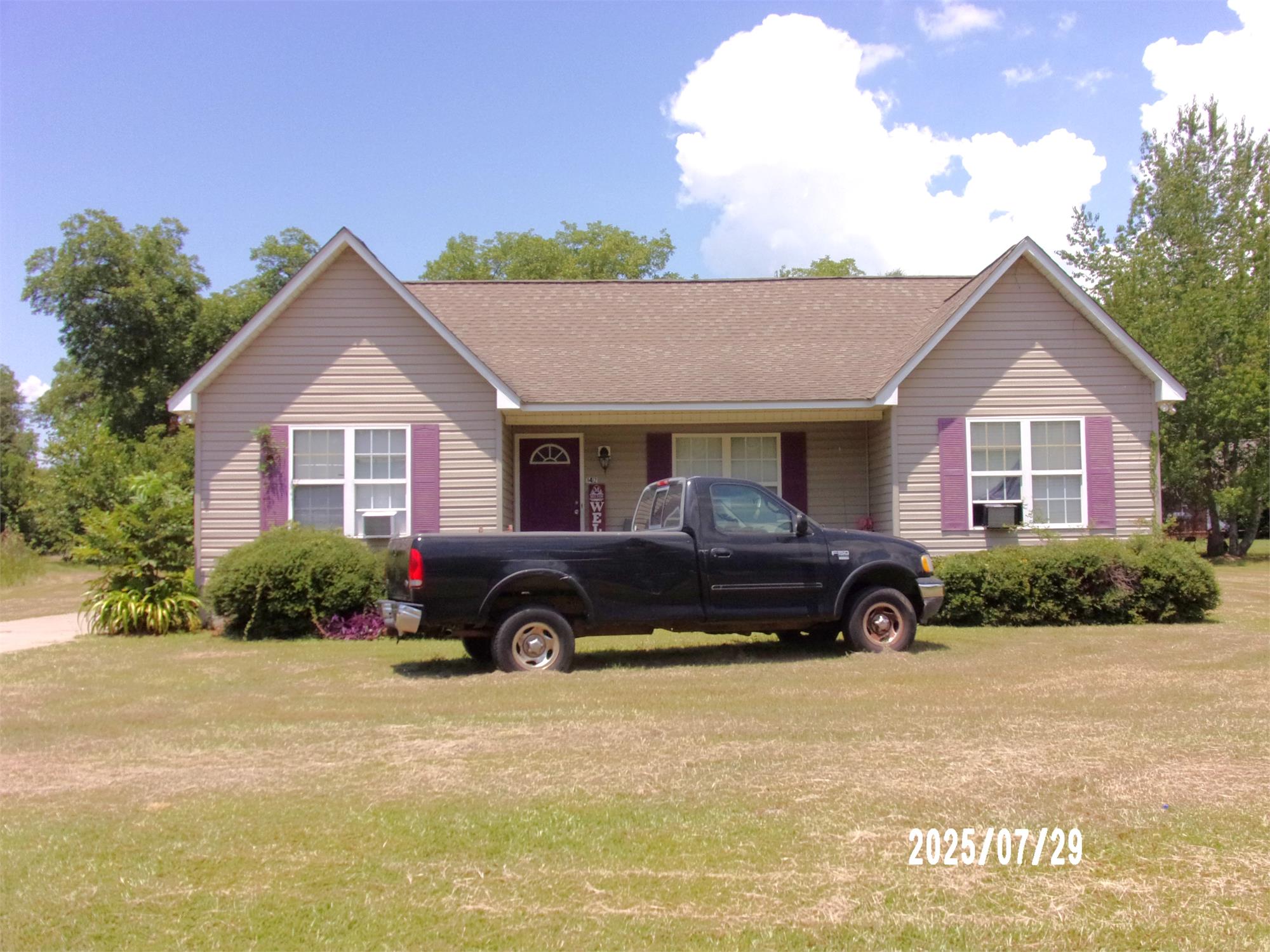 142 Amber St, Fitzgerald, GA 31750-7573