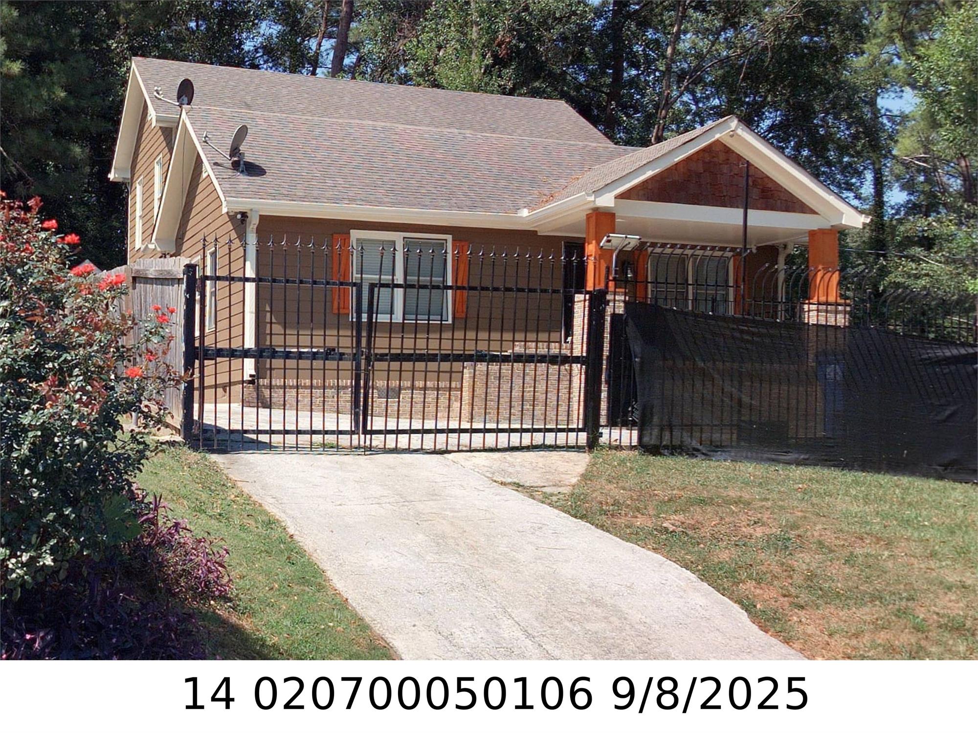 586 Commercial Ave Nw, Atlanta, GA 30318-6120