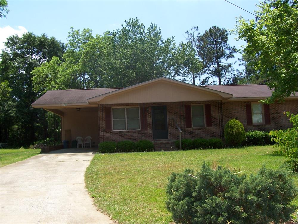 201 Deloris Dr, Fort Valley, GA 31030-4594