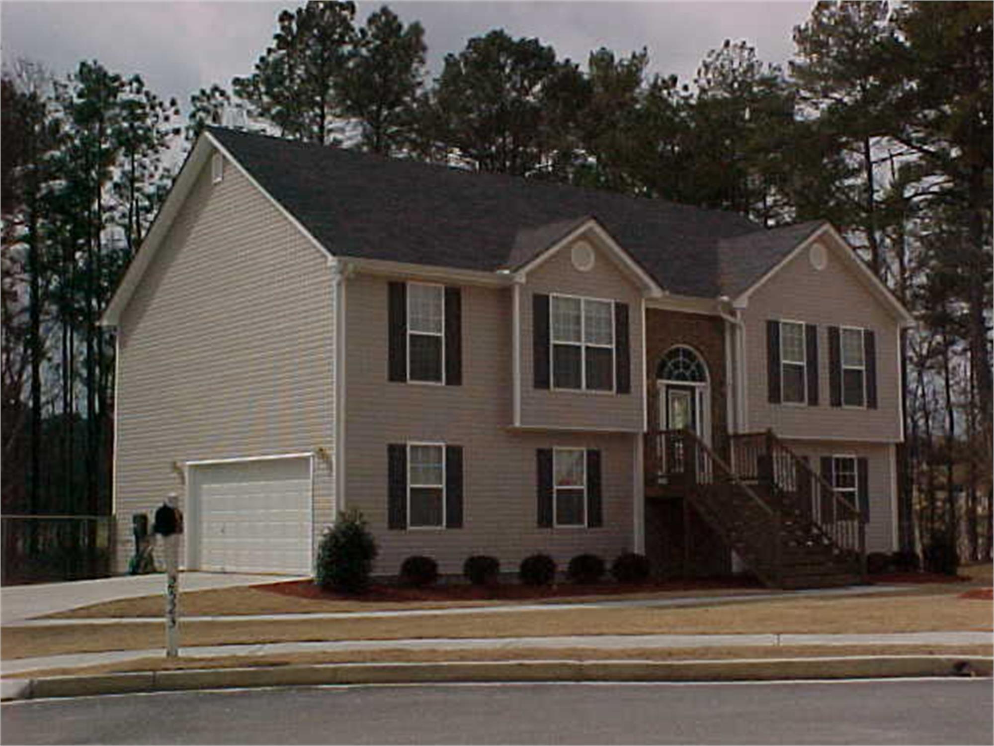 2523 Indian Bluffs Dr, Dacula, GA 30019-2582