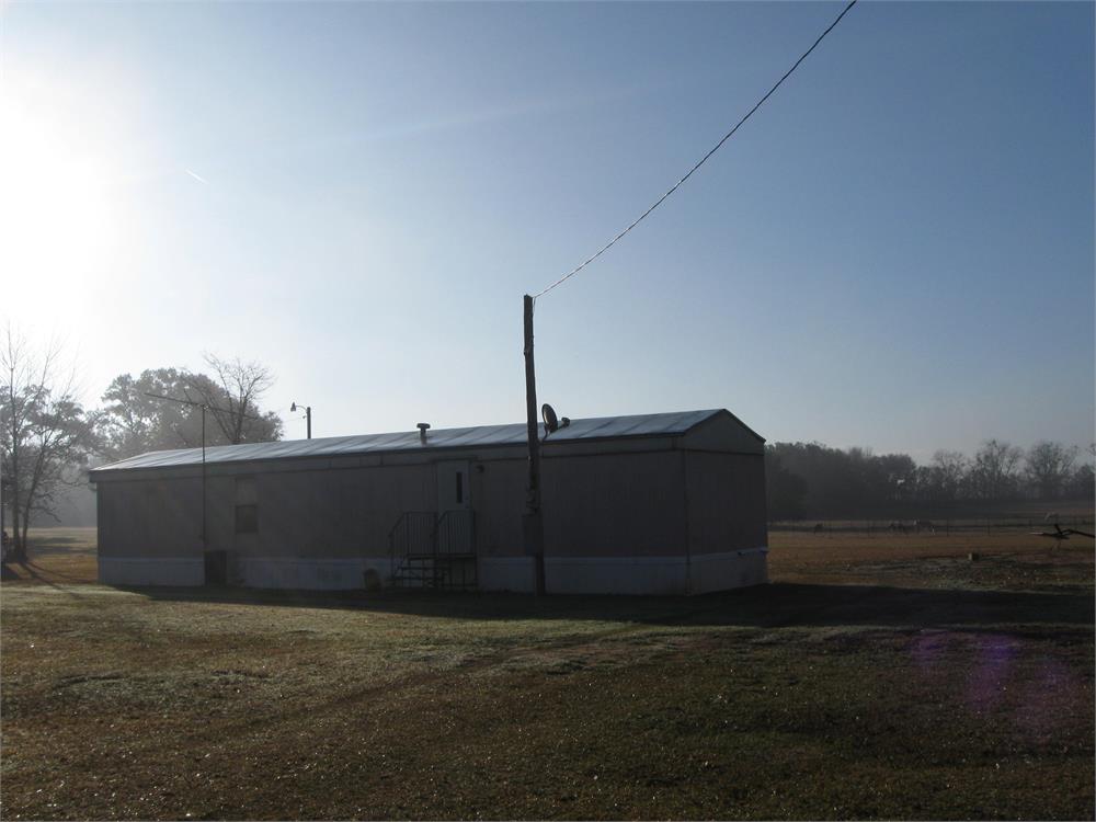 127 W Bush St, Sale City, GA 31784