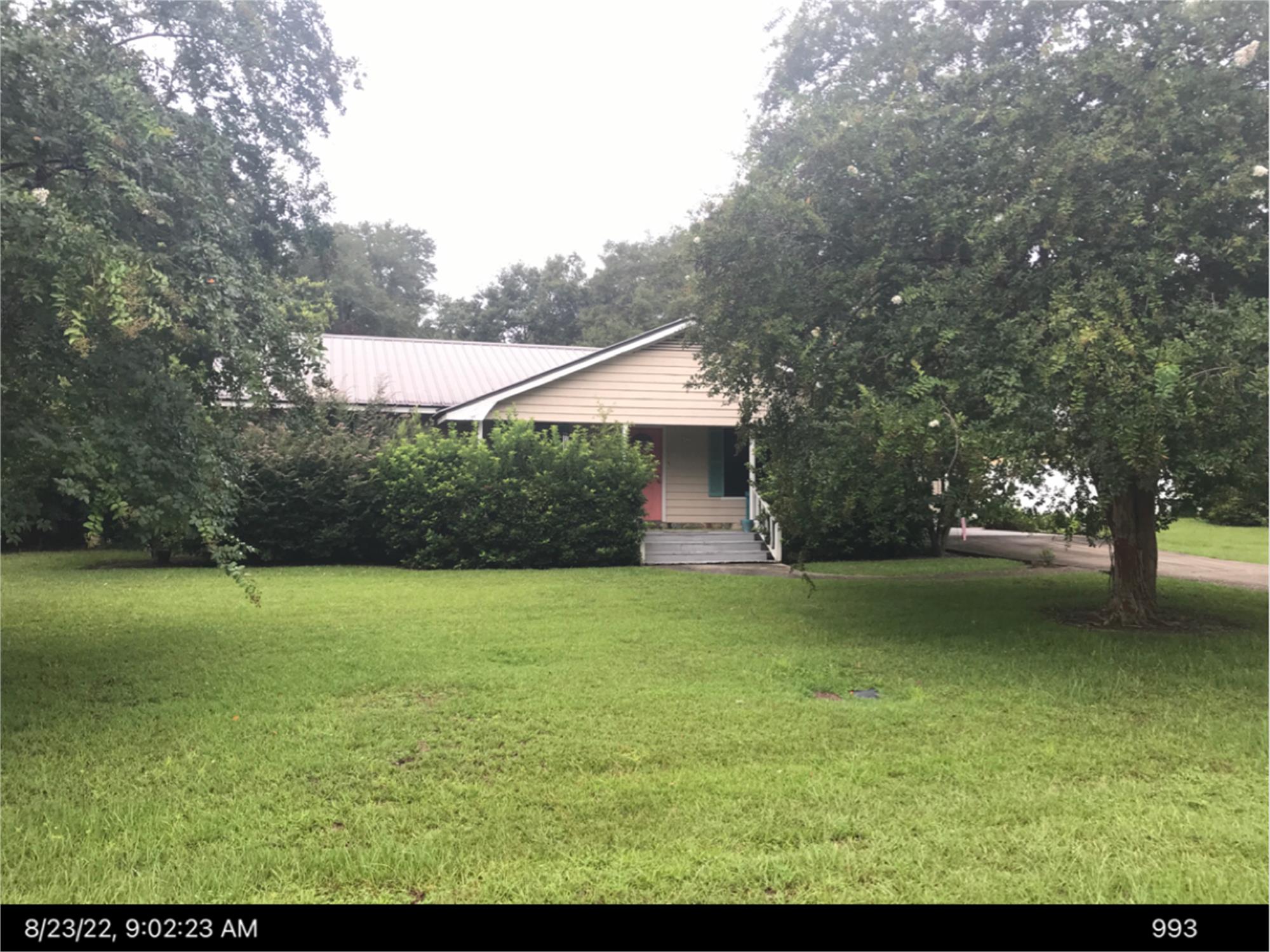 822 Dogwood Dr, Blackshear, GA 31516-2301