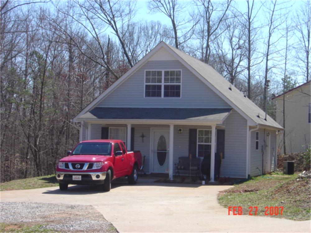 323 Freeman Dr, Maysville, GA 30558-1868