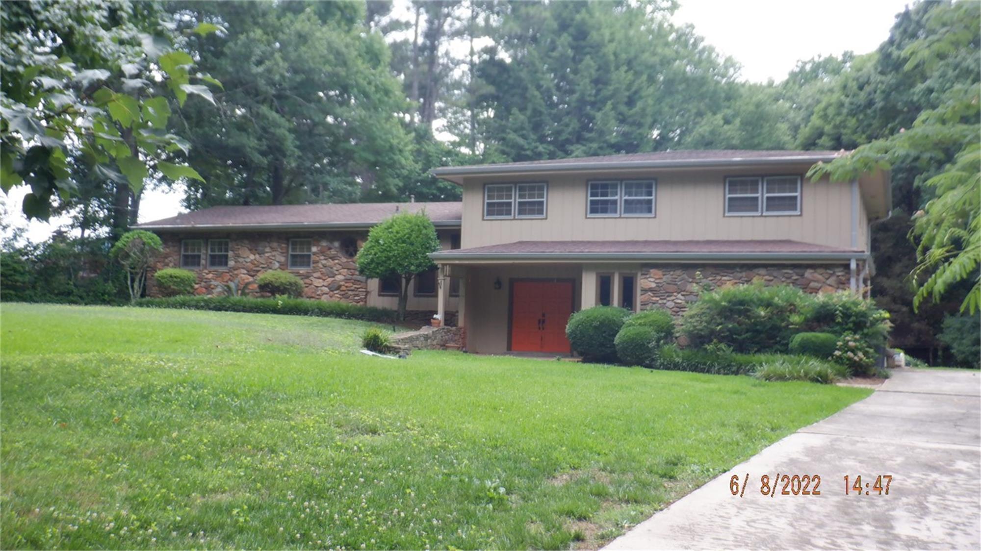 4083 Mabry Rd, Roswell, GA 30075-2053