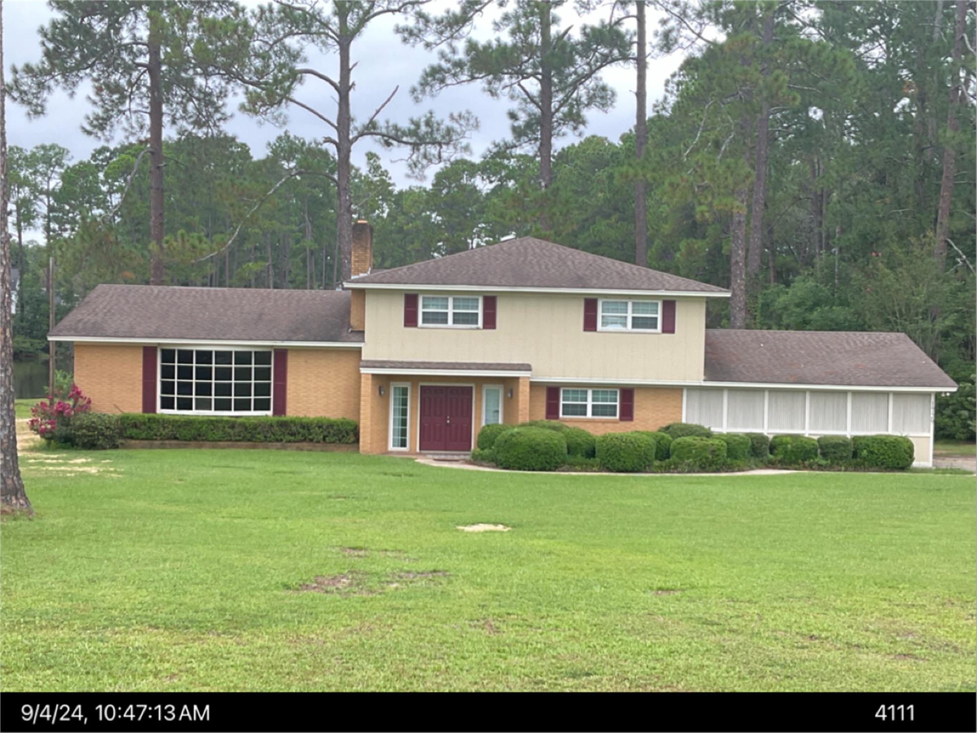 1729 W Forest Dr, Douglas, GA 31533-0925