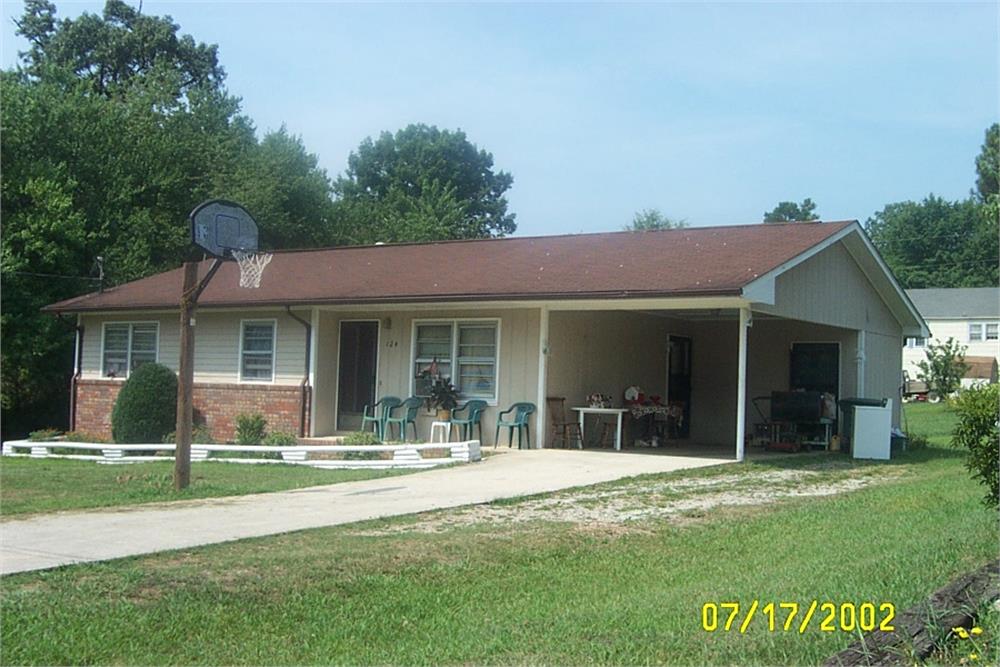 288 Lewis St, Toccoa, GA 30577-6173