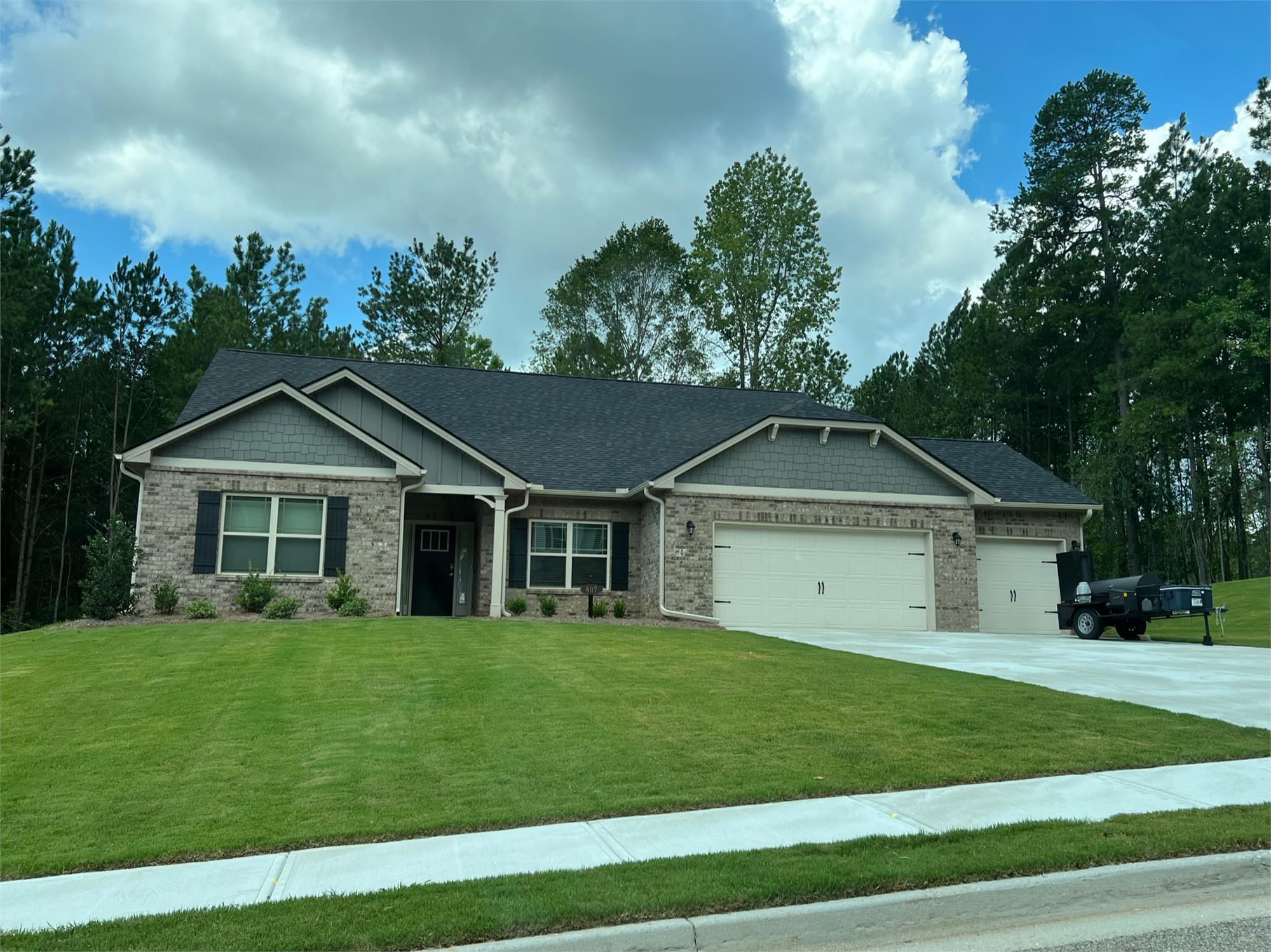 807 Gate Crk Ct, Loganville, GA 30052-4760