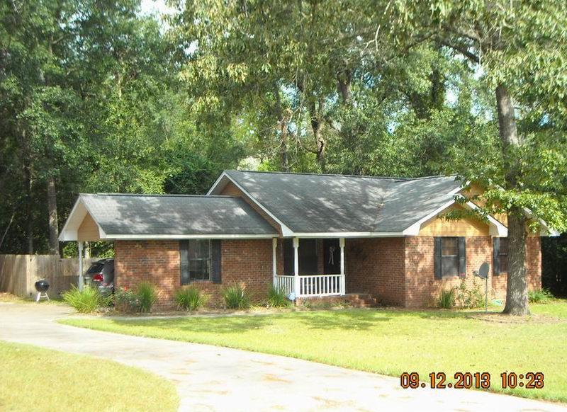 206 N Herrington St, Glennville, GA 30427-2440