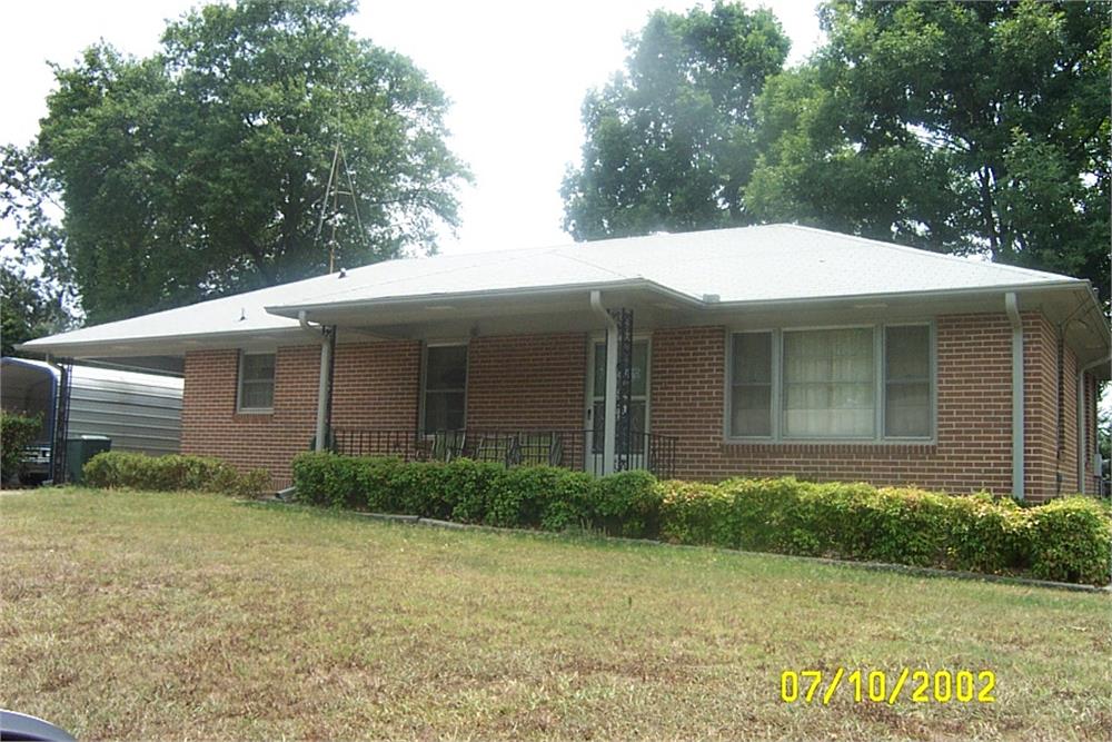 398 Valley Dr, Toccoa, GA 30577-6210
