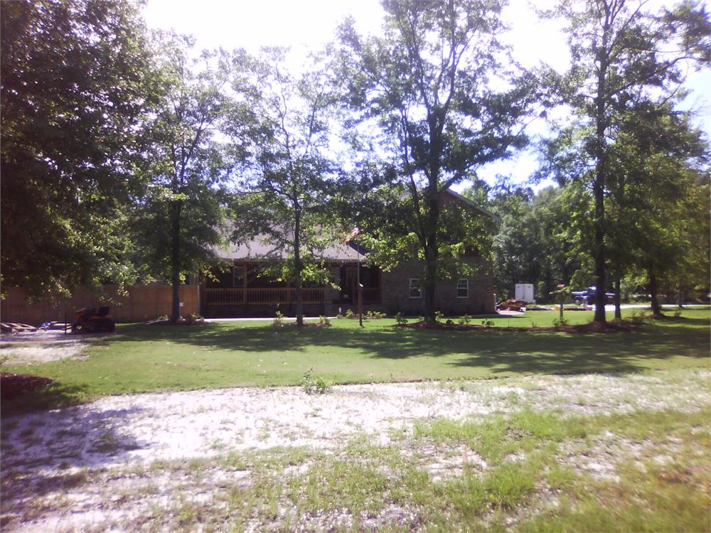 900 Knob Creek Dr, Ellabell, GA 31308-7637