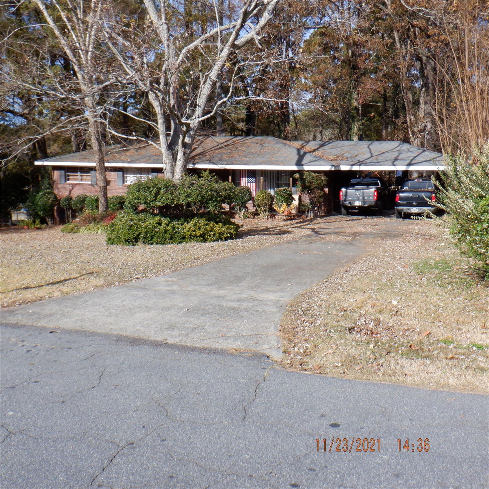 637 Shannon Dr Ne, Marietta, GA 30066-3705