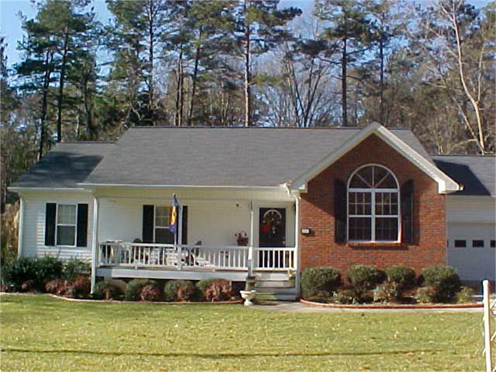 586 Roosevelt Blvd, Commerce, GA 30529-2135