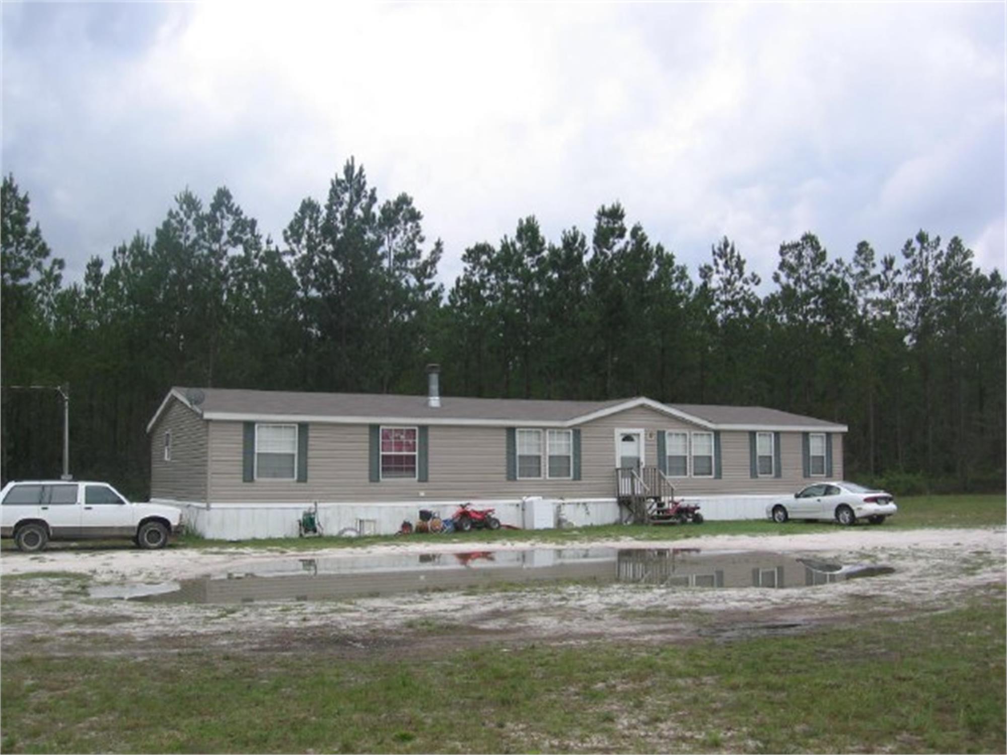 61 Drury Ln, Hortense, GA 31543-2904