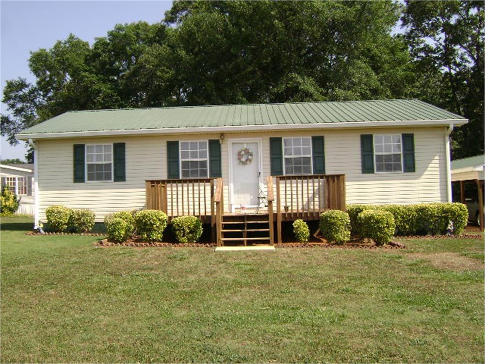 894 Lakeview Dr, Nicholson, GA 30565-2160