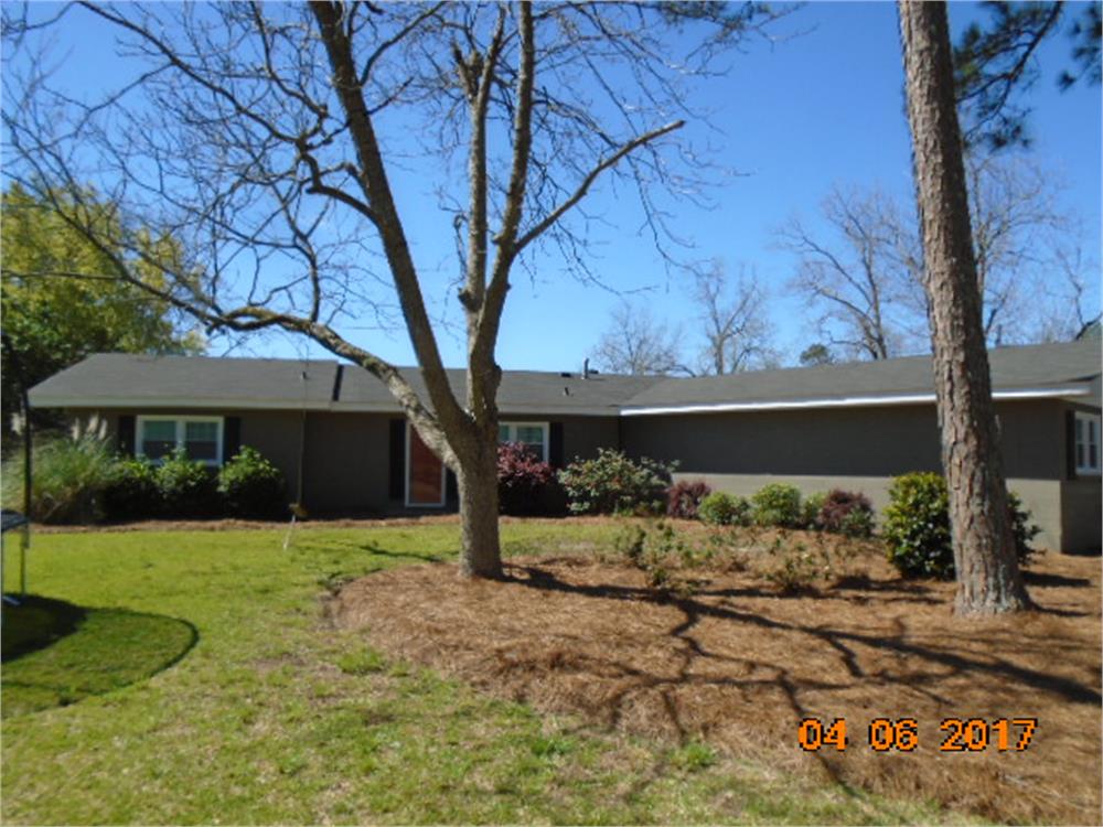 115 W Fincher Ave, Doerun, GA 31744