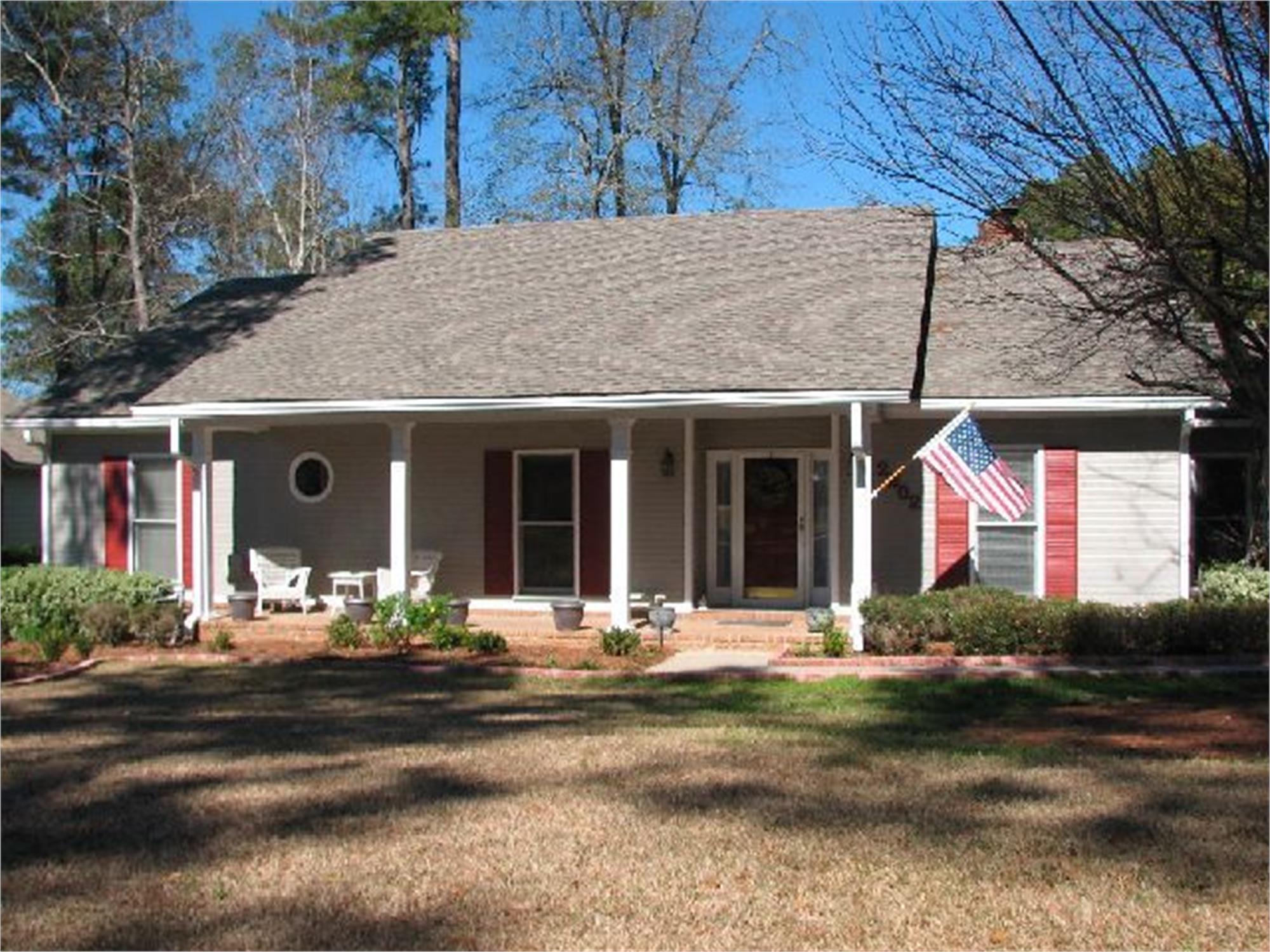 2202 Lakeshore Dr, Valdosta, GA 31602-2106